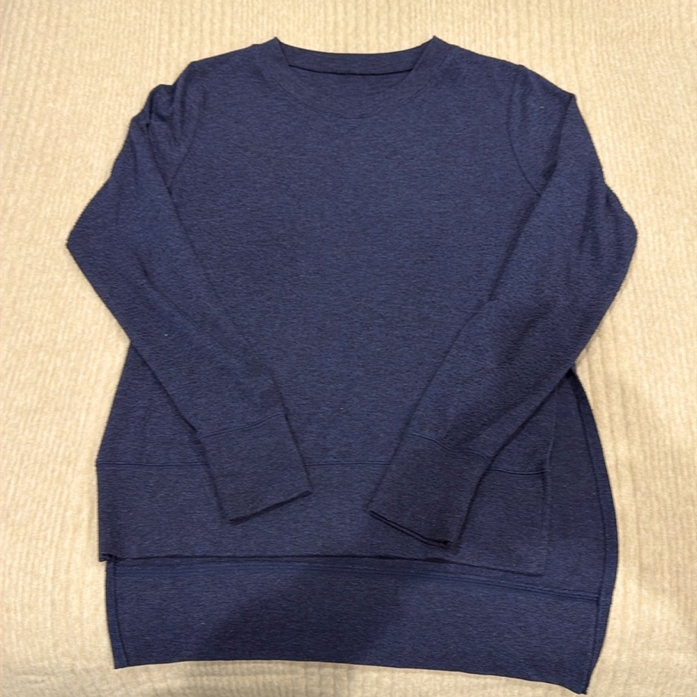 Alo sweatshirt top with side slits